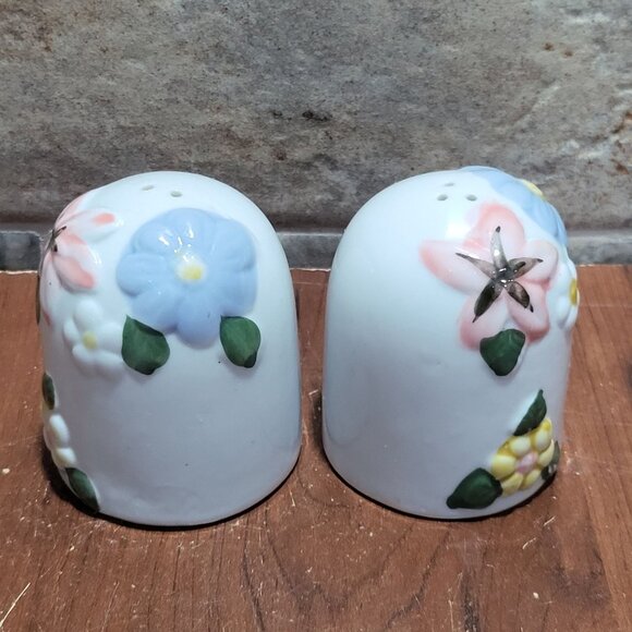 Pair Ceramic Salt and Pepper Shakers Hand Painted Floral Design - Picture 10 of 11